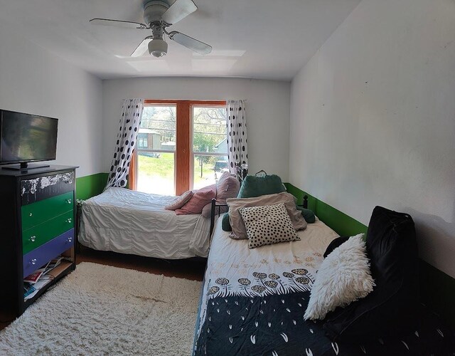 bedroom featuring a ceiling fan