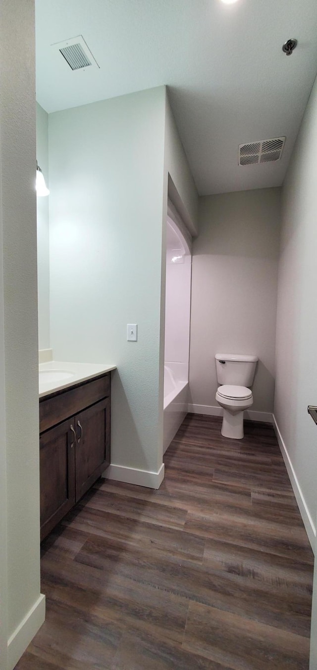 715 Lake Shore Dr NE Unit 207, Bemidji, MN 56601 - bathroom featuring toilet, vanity, wood finished floors, and a tub