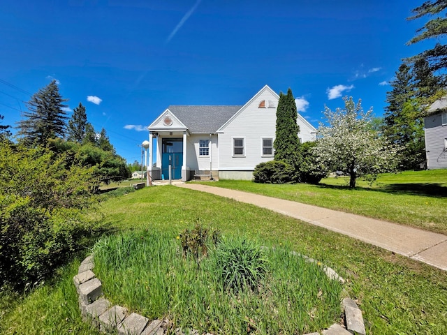 642 6th Ave, Calumet, MN 55716 - view of front facade with a front yard