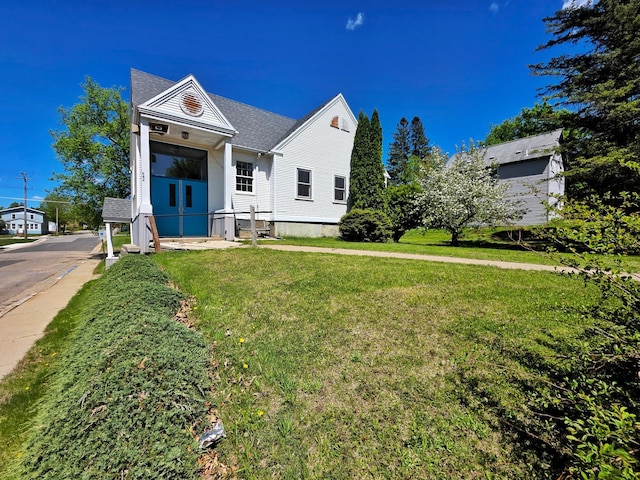 642 6th Ave, Calumet, MN 55716 - view of front of property with a front lawn
