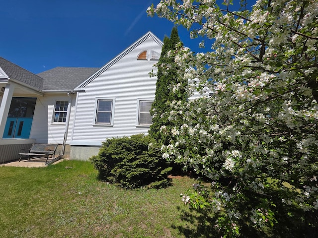 642 6th Ave, Calumet, MN 55716 - view of side of home featuring a shingled roof and a lawn