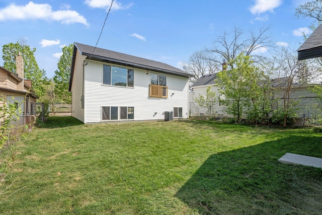1094 7th St E, Saint Paul, MN 55106 - back of property with cooling unit