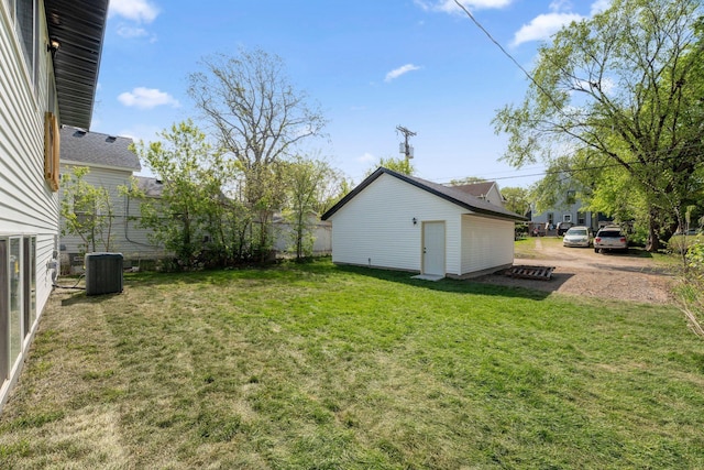 1094 7th St E, Saint Paul, MN 55106 - view of green lawn featuring central AC
