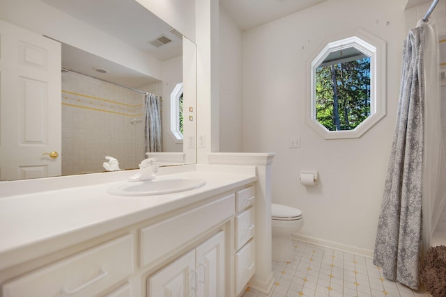 2 Pleasant Lake Rd, North Oaks, MN 55127 - bathroom featuring plenty of natural light, vanity, curtained shower, and tile patterned floors