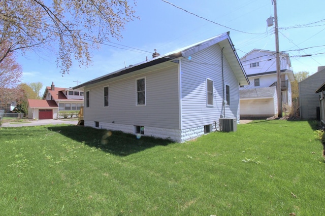 193 Griggs St N, Saint Paul, MN 55104 - rear view of property featuring a yard and central air condition unit