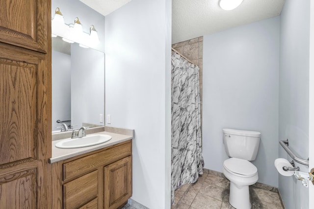 bathroom with toilet, vanity, a shower with shower curtain, and a textured ceiling