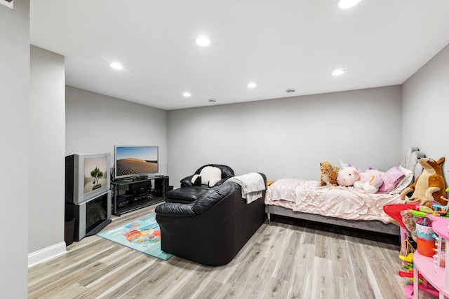 bedroom featuring light wood-type flooring, recessed lighting, and baseboards