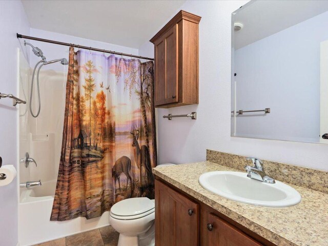 bathroom with toilet, vanity, and shower / tub combo with curtain