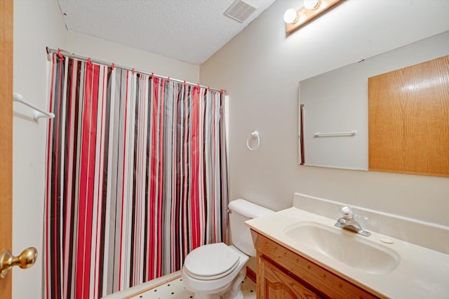 771 County Road B2 E, Little Canada, MN 55117 - full bath featuring toilet, vanity, a shower with curtain, and a textured ceiling