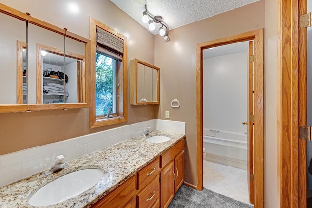 771 County Road B2 E, Little Canada, MN 55117 - full bath featuring double vanity, a textured ceiling, and a bathtub