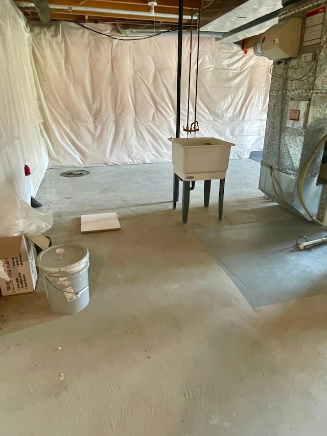 1986 Mathias Rd, Shakopee, MN 55379 - unfinished below grade area with a sink