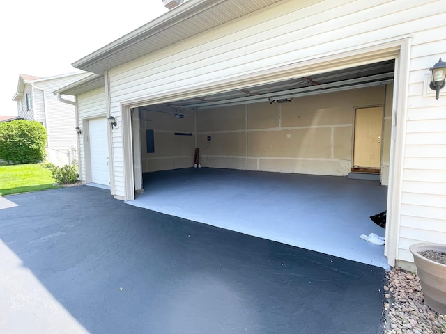 1986 Mathias Rd, Shakopee, MN 55379 - garage featuring driveway