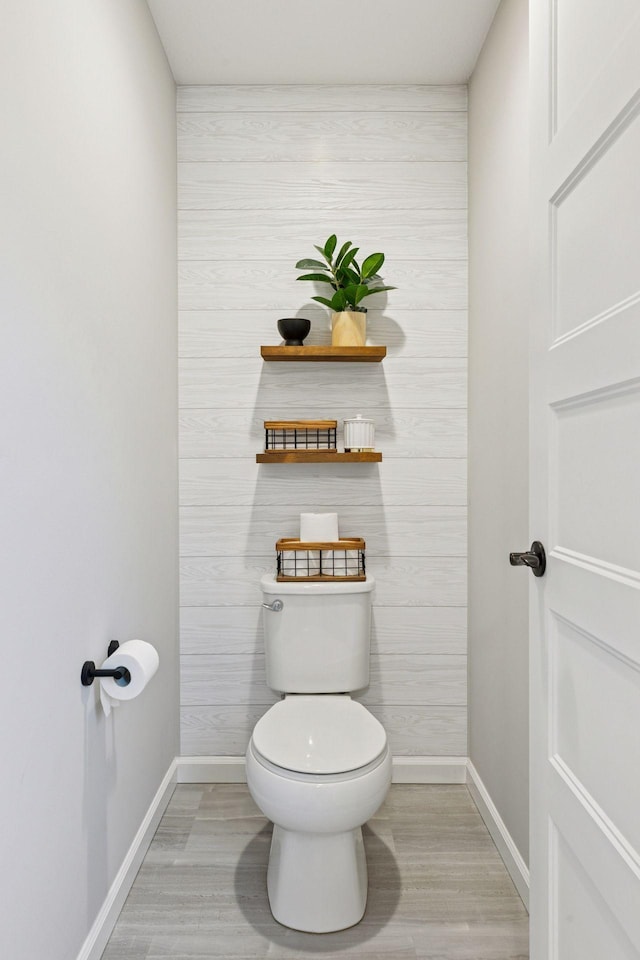 6813 5th St N, Brooklyn Center, MN 55430 - bathroom featuring baseboards, toilet, and wood finished floors
