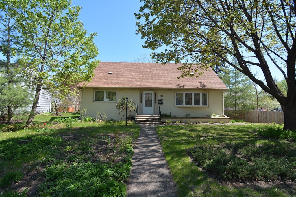1214 7th Ave N, Saint Cloud, MN 56303 - view of front of house featuring stucco siding and a shingled roof