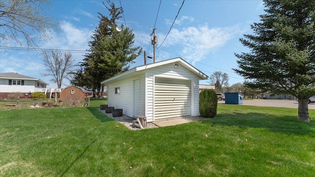 view of outdoor structure with an outbuilding