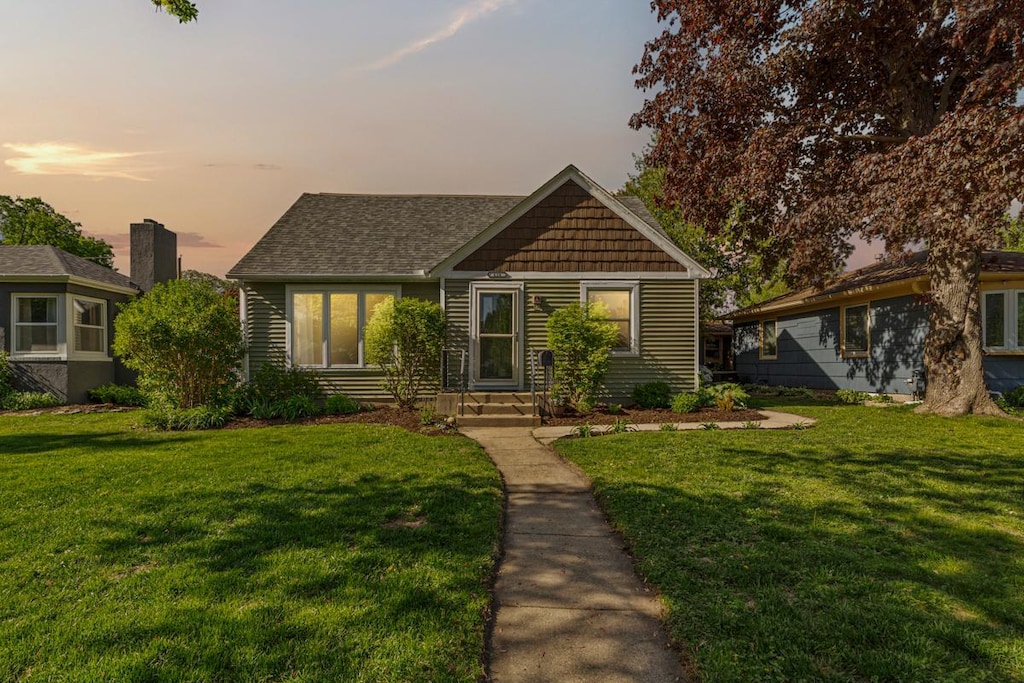 416 10th St, Mankato, MN 56001 - view of front of property with a front yard