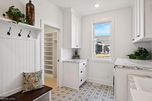 13708 Park Haven Trl, Prior Lake, MN 55372 - mudroom featuring baseboards and recessed lighting