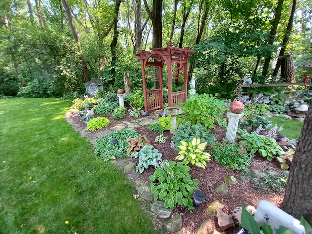 view of green lawn featuring a pergola
