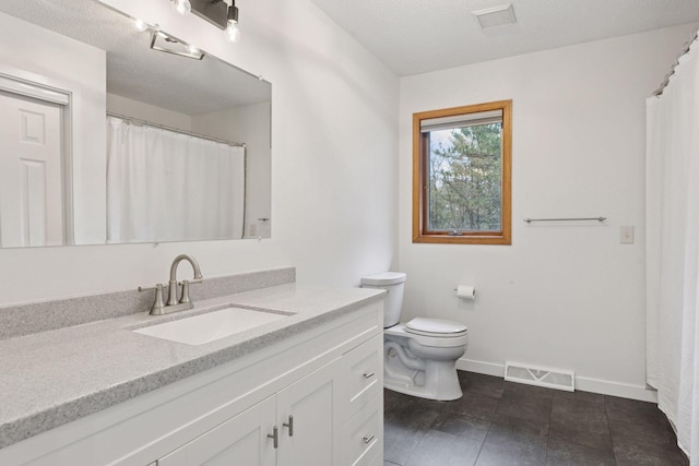 265 Red Pine Trl, Saint Joseph Twp, WI 54016 - full bath featuring toilet, baseboards, vanity, and tile patterned floors