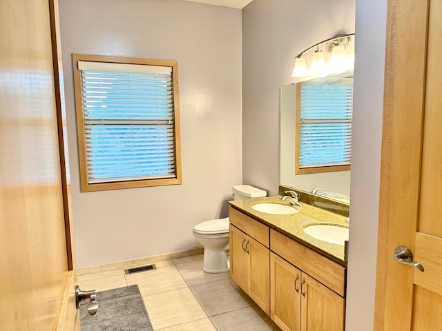 766 County Road F E, Vadnais Heights, MN 55127 - full bath featuring double vanity, toilet, and tile patterned flooring