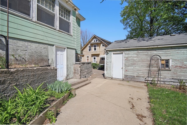 733 1st St SW, Faribault, MN 55021 - view of patio