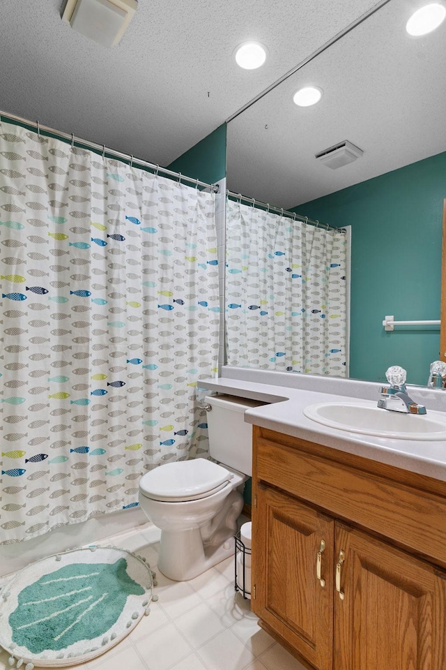 4255 Wexford Way, Eagan, MN 55122 - bathroom featuring a textured ceiling, vanity, recessed lighting, and a shower with shower curtain