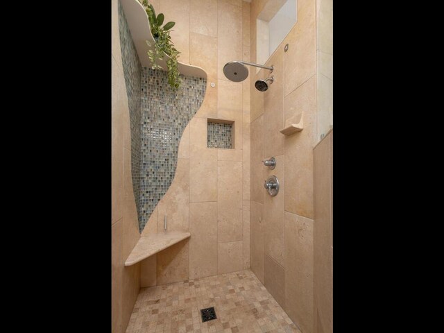 15825 Garden View Dr, Apple Valley, MN 55124 - bathroom with a tile shower