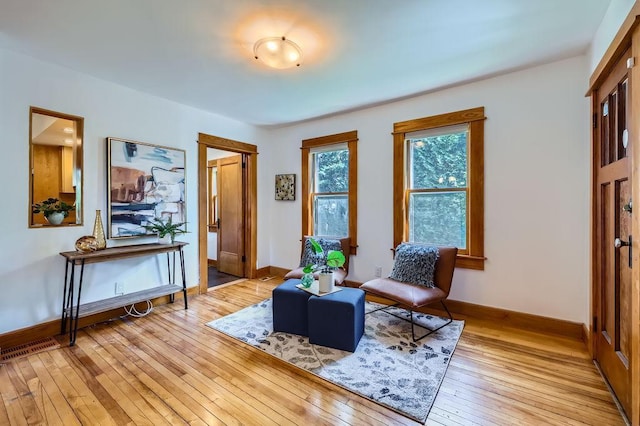 984 Milton St N, Saint Paul, MN 55103 - sitting room featuring light wood-style floors and baseboards