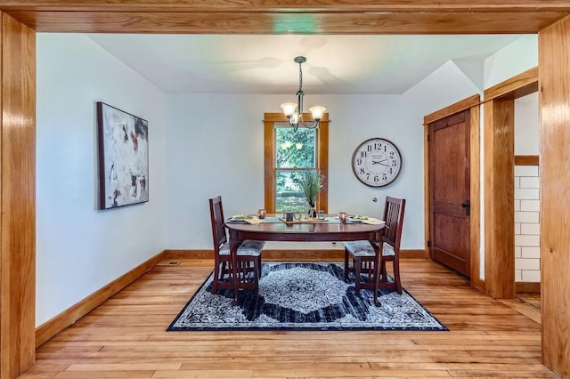 984 Milton St N, Saint Paul, MN 55103 - dining area with light wood-style floors and a chandelier