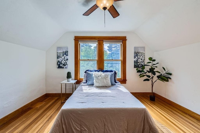 984 Milton St N, Saint Paul, MN 55103 - bedroom with wood finished floors, lofted ceiling, and a ceiling fan