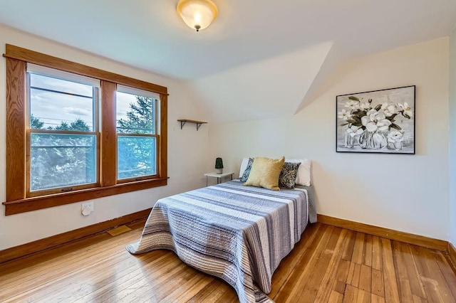 984 Milton St N, Saint Paul, MN 55103 - bedroom featuring lofted ceiling and hardwood / wood-style flooring