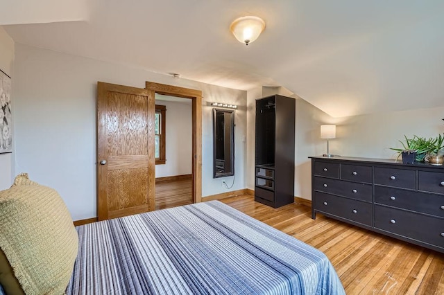 984 Milton St N, Saint Paul, MN 55103 - bedroom featuring light wood-type flooring and baseboards