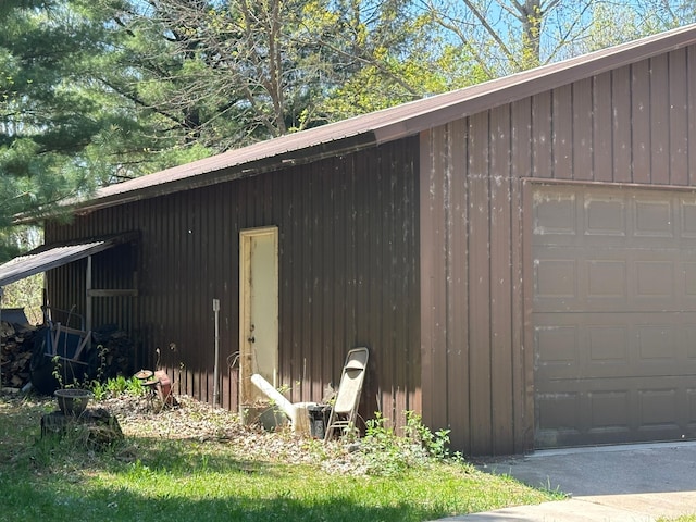 view of detached garage