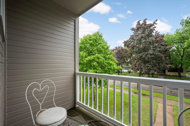 3214 Blaisdell Ave, Minneapolis, MN 55408 - view of balcony