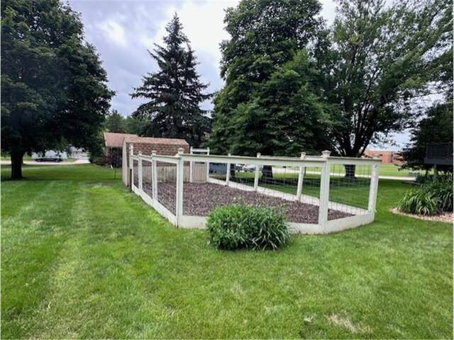 875 20th St, Windom, MN 56101 - view of property's community with a yard