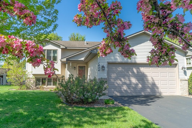 1434 Benson Blvd E, Stillwater, MN 55082 - tri-level home featuring an attached garage, a front lawn, and driveway