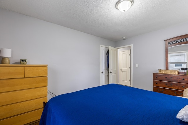 5548 34th Ave S, Minneapolis, MN 55417 - bedroom with a textured ceiling