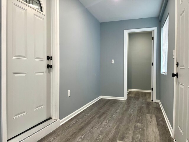 2616 30th Ave S, Minneapolis, MN 55406 - foyer featuring dark wood finished floors and baseboards