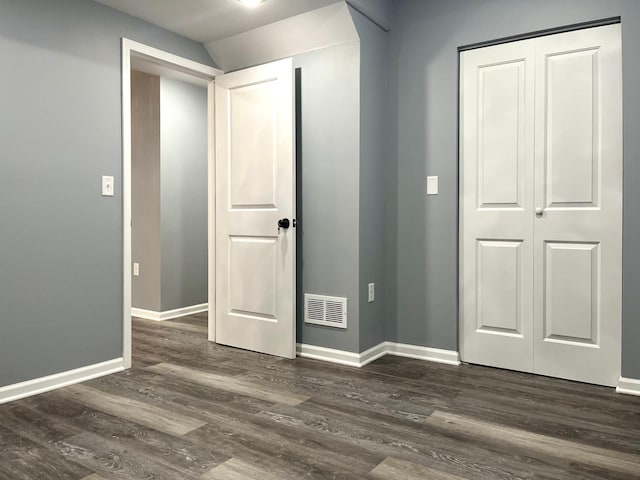 2616 30th Ave S, Minneapolis, MN 55406 - unfurnished bedroom featuring dark wood-style floors, baseboards, vaulted ceiling, and a closet