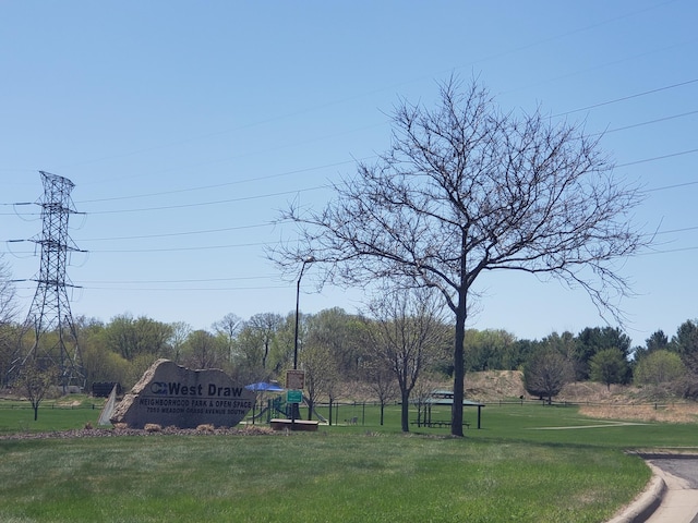 view of grassy yard