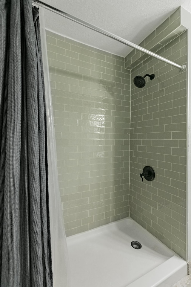1541 Charles Ave, Saint Paul, MN 55104 - full bathroom featuring a shower stall and a textured ceiling