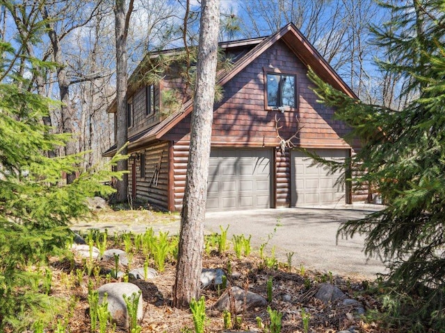 15464 Birch Narrows Rd, Crosslake, MN 56472 - garage with driveway