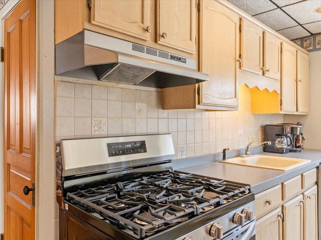 712 Cleveland Blvd W, Walker, MN 56484 - kitchen featuring stainless steel gas range, under cabinet range hood, backsplash, light countertops, and light brown cabinetry