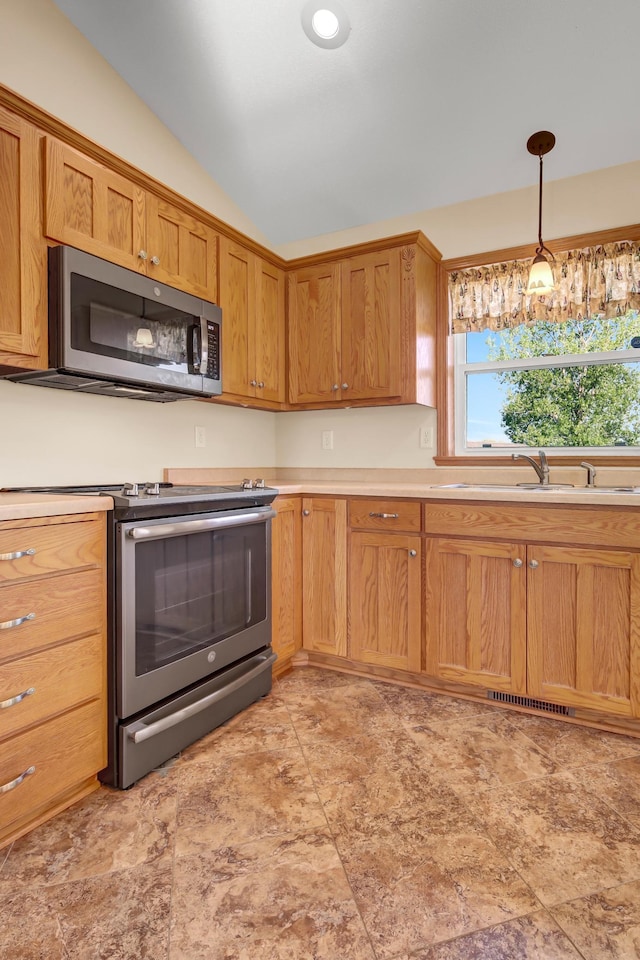 809 3rd Ave SE, Cold Spring, MN 56320 - kitchen featuring stainless steel appliances, a sink, light countertops, vaulted ceiling, and decorative light fixtures