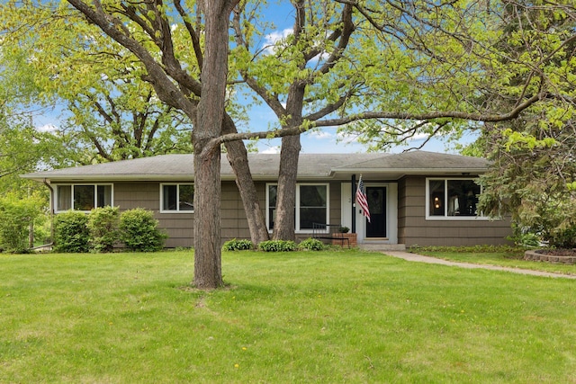 2111 Oakridge Rd, Stillwater, MN 55082 - single story home with a front yard