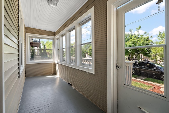 2911 California St NE, Minneapolis, MN 55418 - unfurnished sunroom with healthy amount of natural light
