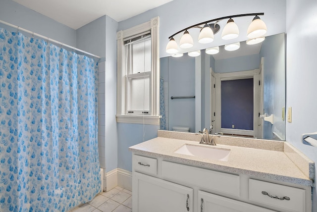 2911 California St NE, Minneapolis, MN 55418 - full bathroom with tile patterned flooring, vanity, curtained shower, and toilet