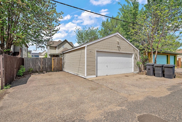 2911 California St NE, Minneapolis, MN 55418 - detached garage featuring fence