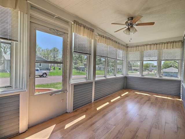 1501 Park St, Fairmont, MN 56031 - unfurnished sunroom with a ceiling fan