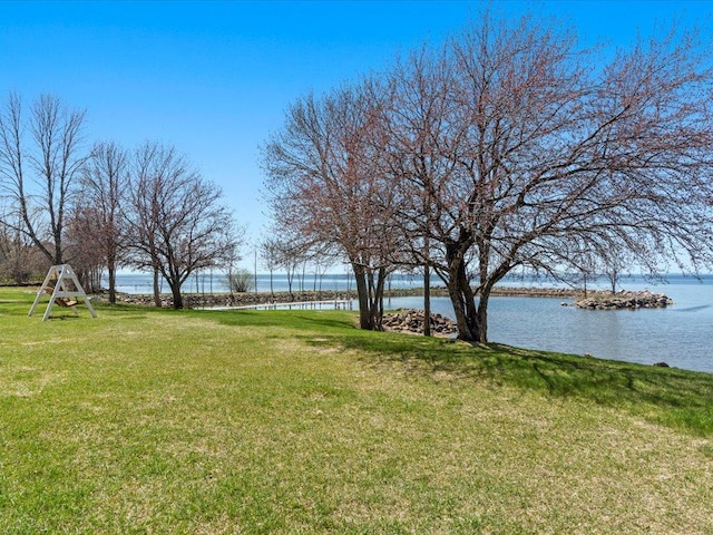 view of grassy yard featuring a water view